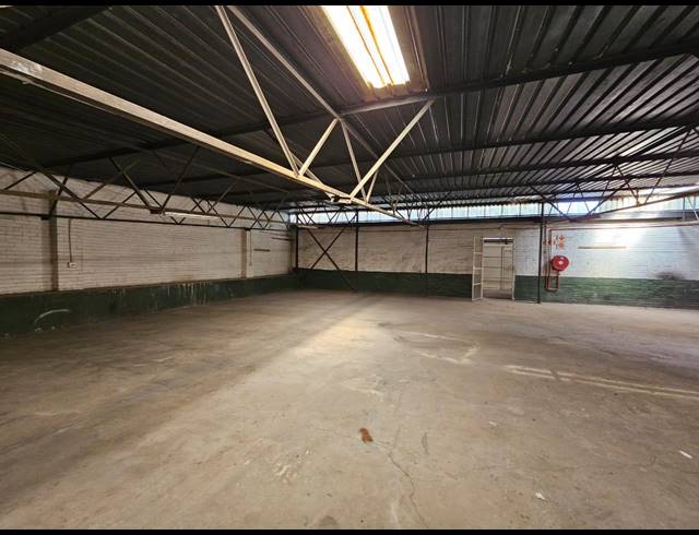 256M² WAREHOUSE TO LET IN MALVERN